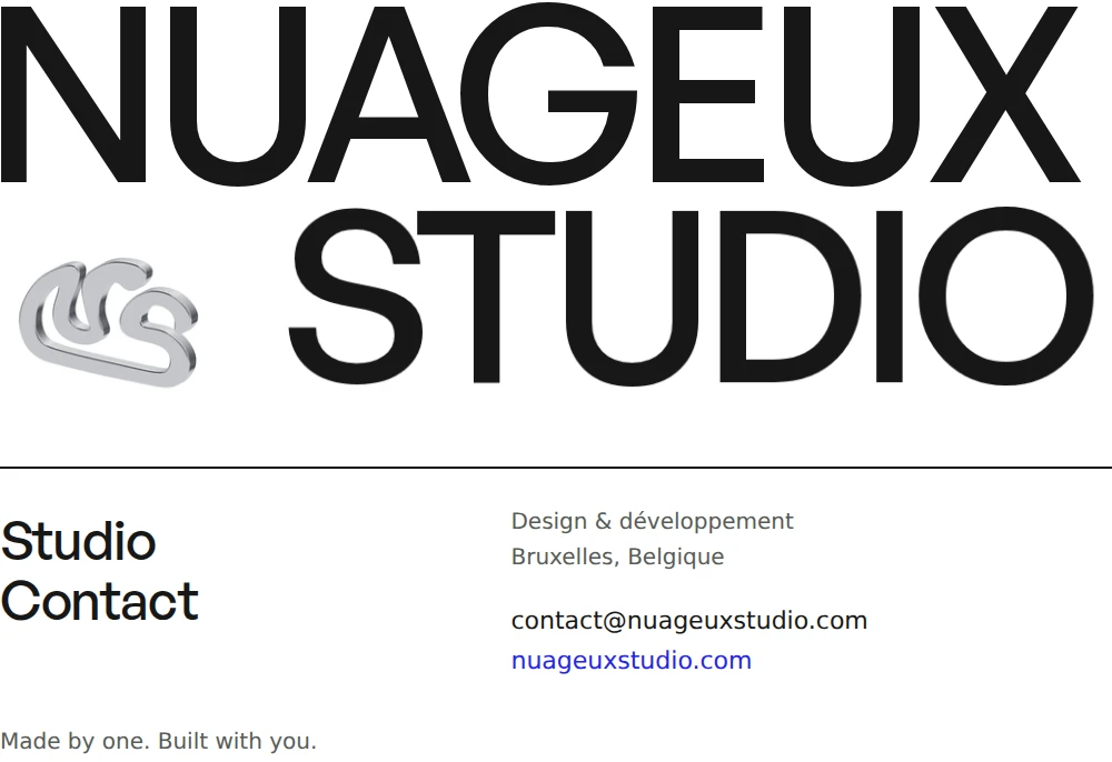 Signature éditoriale NUAGEUXSTUDIO, nom composé sur deux lignes, symbole et coordonnées génériques du studio